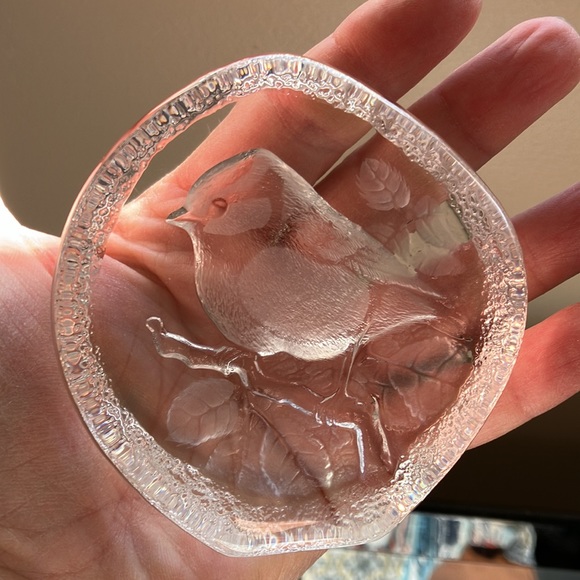 Mats Jonasson Swedish Art Glass Bird Paperweight - Picture 5 of 7